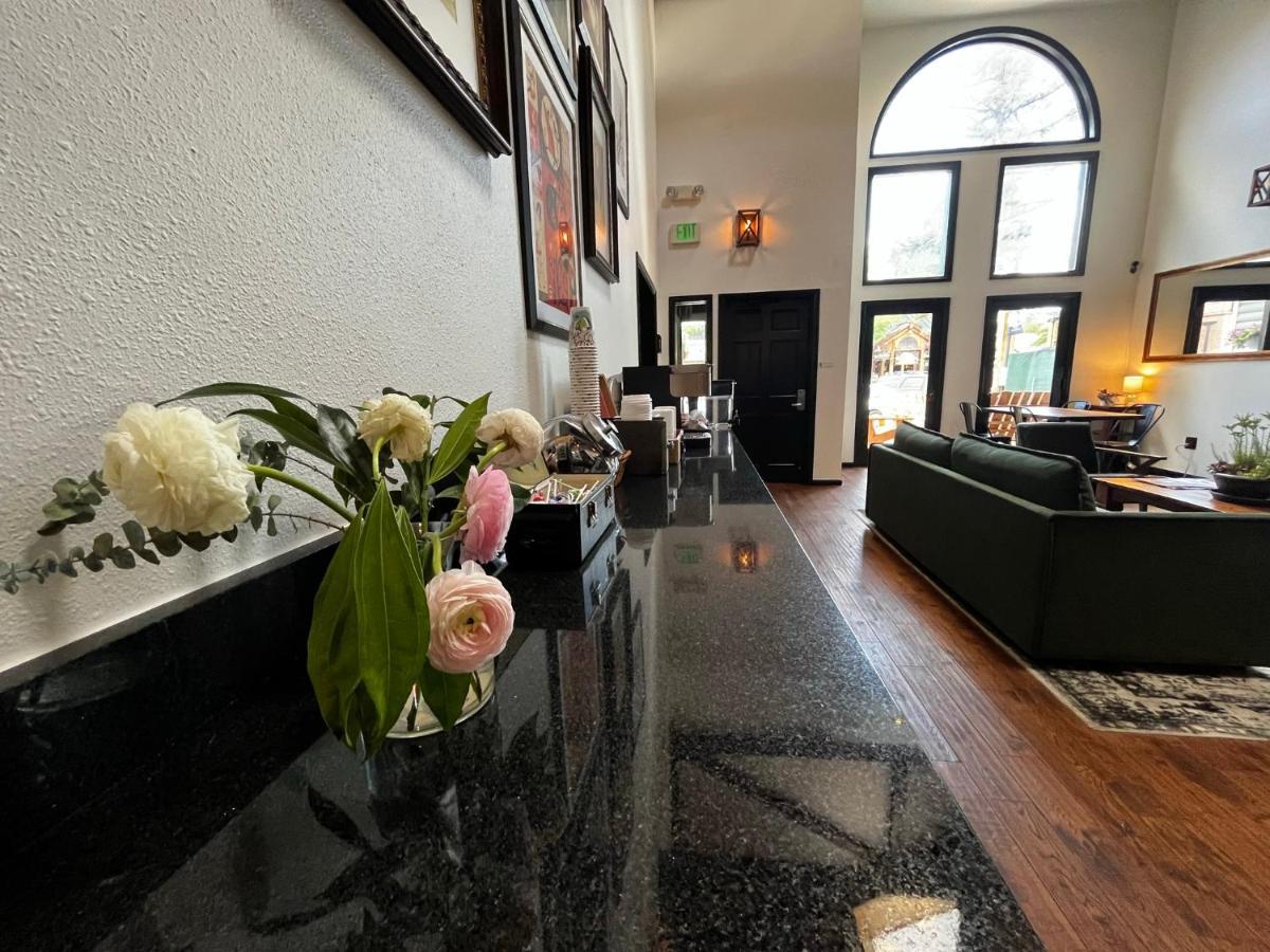 Hotel Frisco Luaran gambar